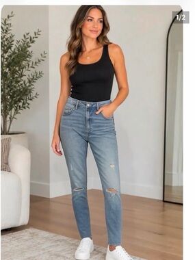 H&M Distressed Women’s Jeans